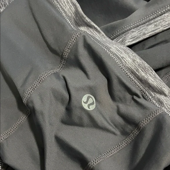 Lululemon Gray Hooded Long Sleeve Top size 8 - Picture 5 of 6